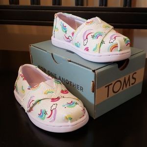 Toms shoes size 5T
